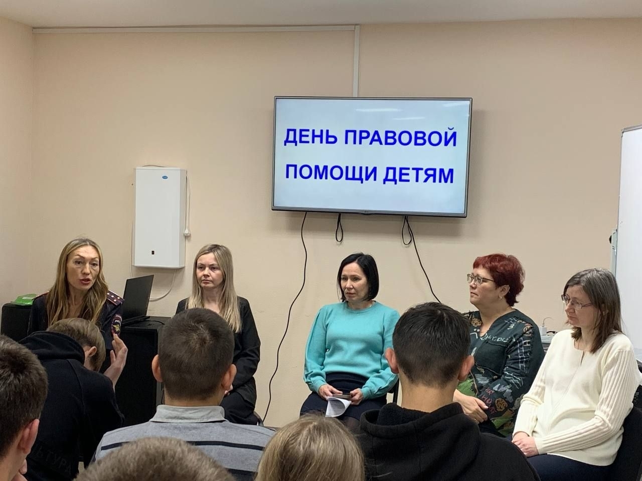  Круглый стол «День правовой помощи детям»