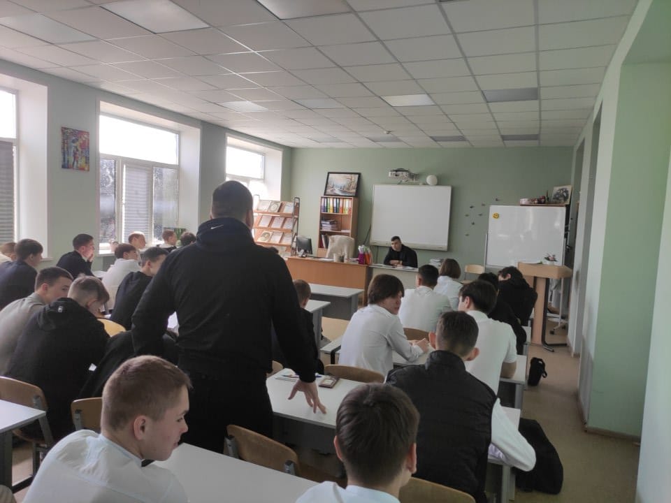 Профилактические беседы с представителем полиции