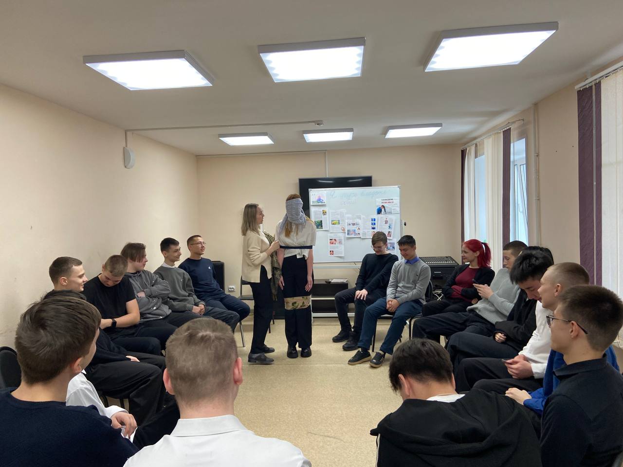 Студенты КанТЭТ на тренинге "Я учусь владеть собой"